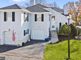 3202 London Ct, Middletown, NJ 07748