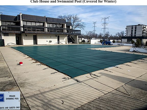 3rd image of 9731 N Fox Glen Dr Unit 1D