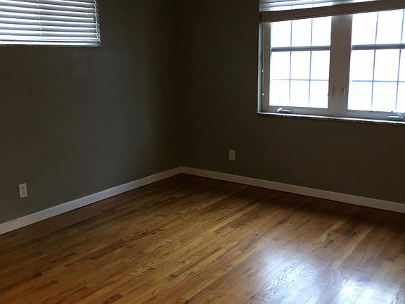 3rd image of 3133 Glenwood Ct