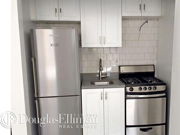 2nd image of 19 Grove St APT 4A