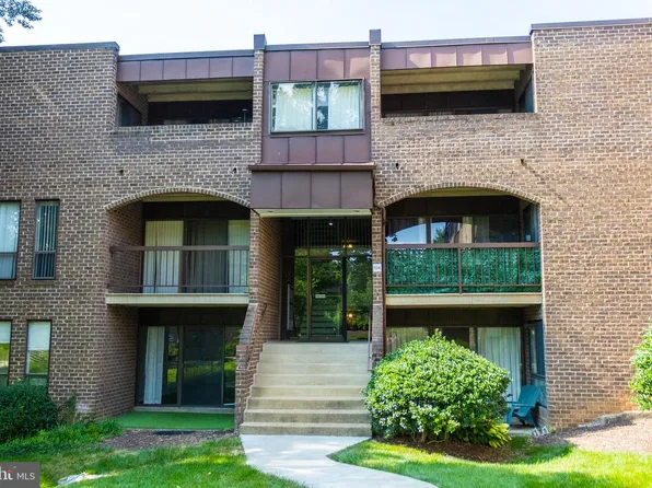 11240 Chestnut Grove Sq APT 157, Reston, VA 20190