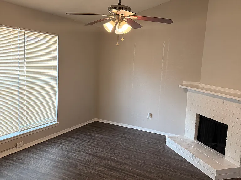 415 Stonehenge Dr — Photo 4