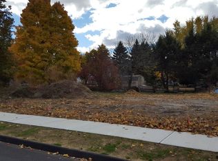 12 Jasmine Ln, Agawam, MA 01001