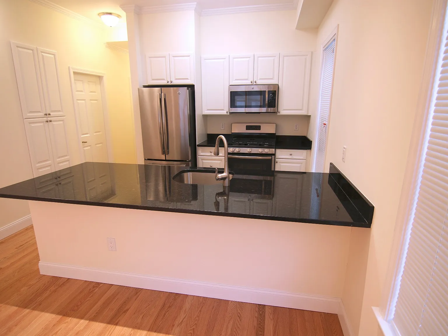 2 bed, 2.5 bath, $5,450 — Photo 3