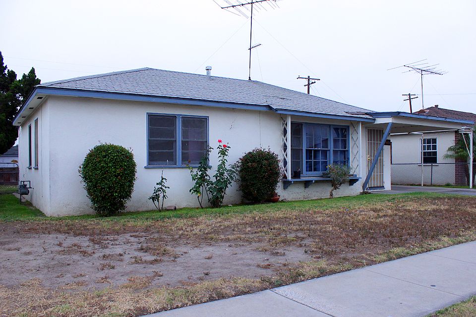 2nd image of 8616 Alameda St