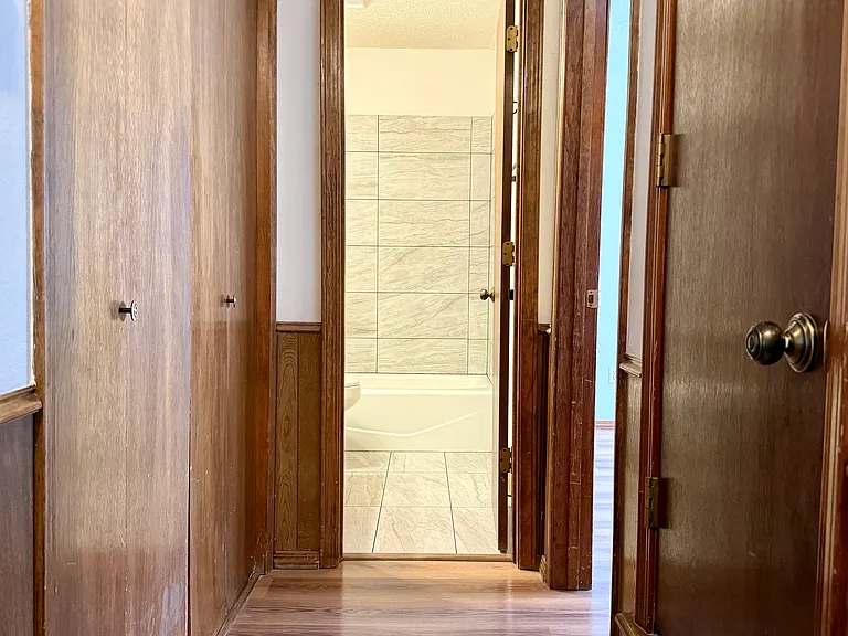 531 N Meredith Ave — Photo 6