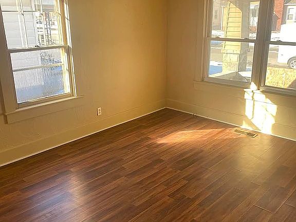 4th image of 1428 W 3rd St