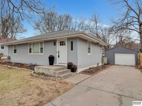 2633 S 38th St, Lincoln, NE 68506