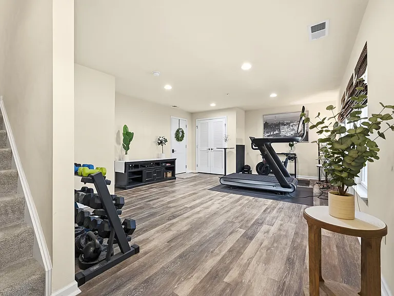 601 Pointe View Dr — Photo 49