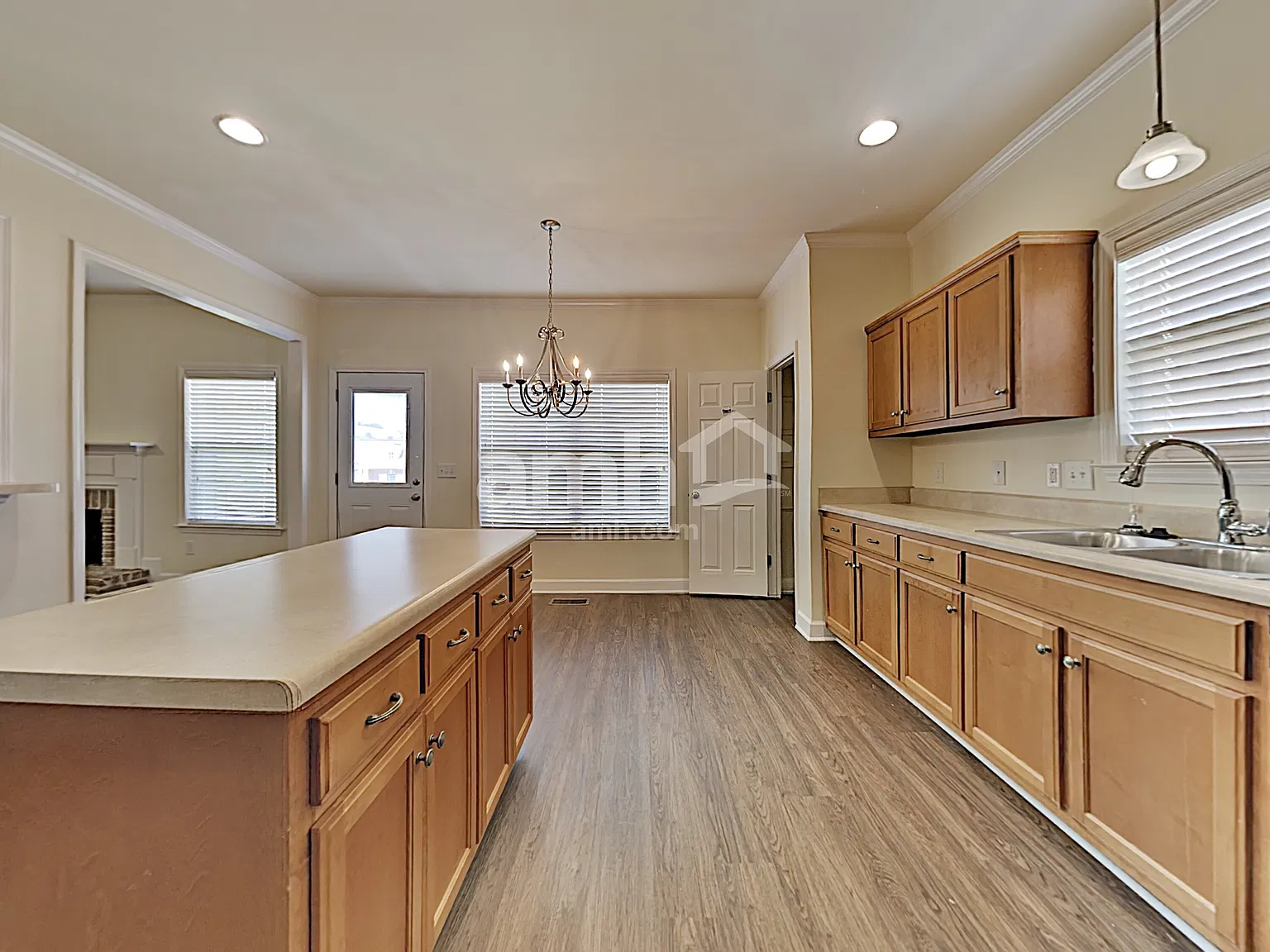 3 bed, 2.5 bath, 2110 sqft, $2,515 — Photo 4