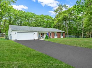 36 Scout Trl, Ridge, NY 11961