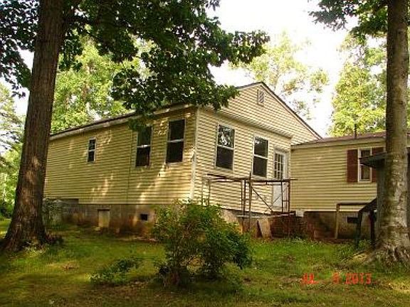 3rd image of 958 Saunders Ln