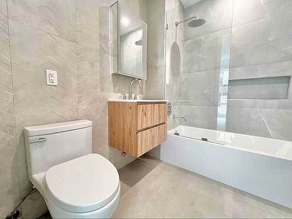 3rd image of 127 Concord St #10A