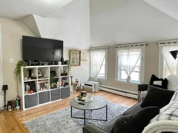 187 Lafayette St #3, Salem, MA 01970