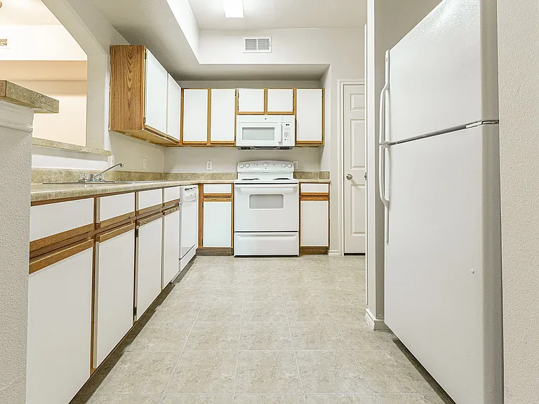 Town Square Apartments — Photo 15