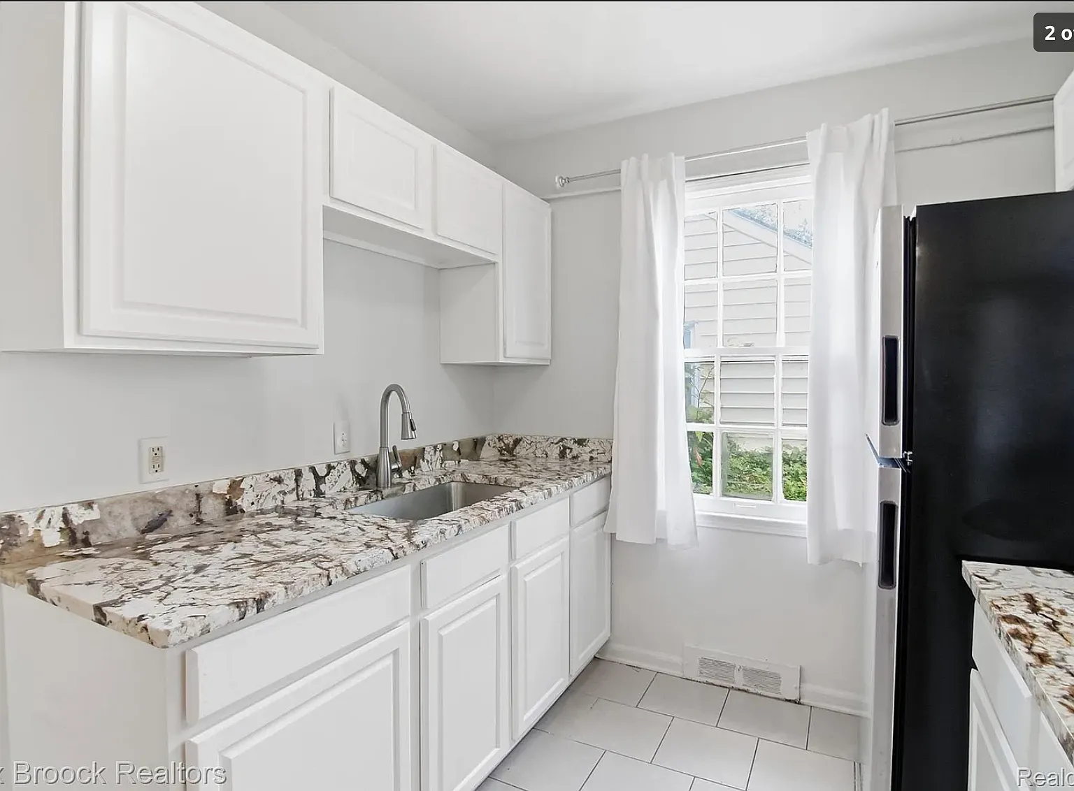 2 bed, 827 sqft, $1,475 — Photo 2