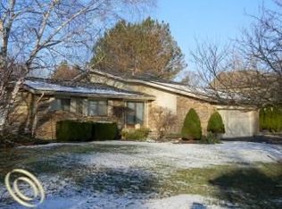 4709 Winewood Ln, Commerce Township, MI 48382