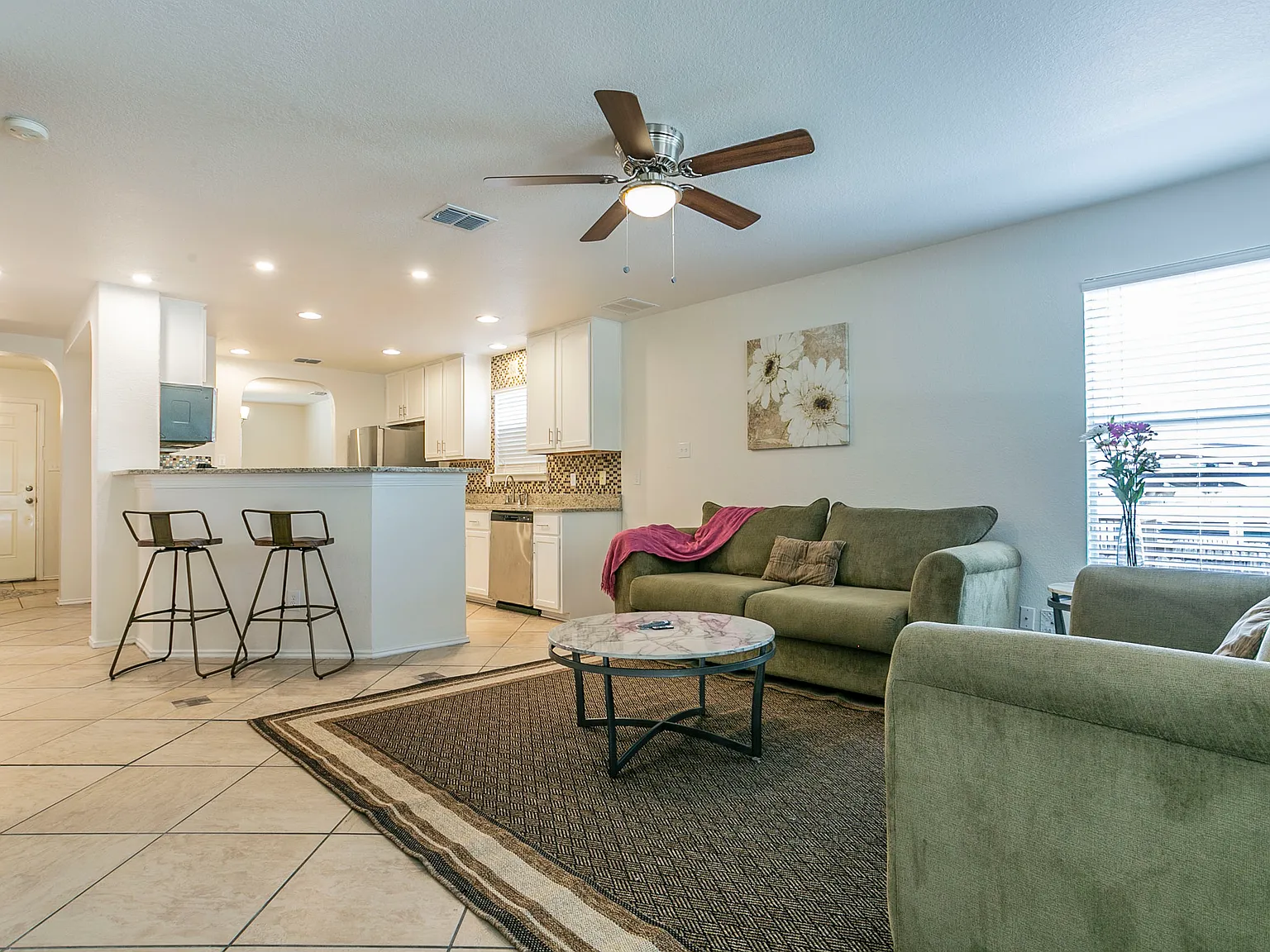 4 bed, 2.5 bath, 2056 sqft, $2,900 — Photo 4