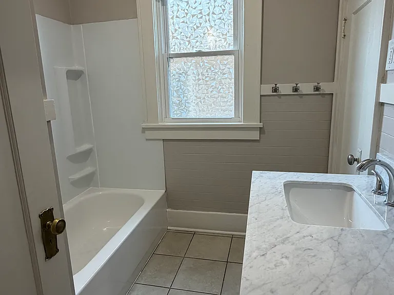 1411 W 4th St — Photo 3