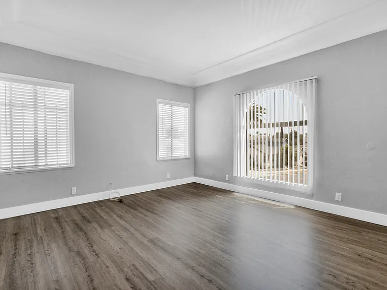 1211 Magnolia Ave. — Photo 3