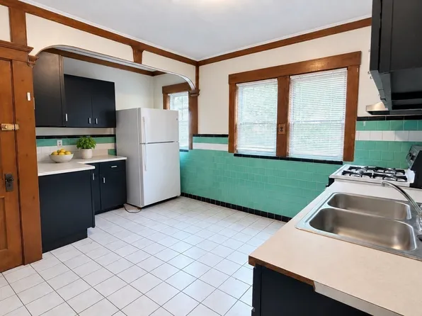 51 Dearborn St #1, Medford, MA 02155