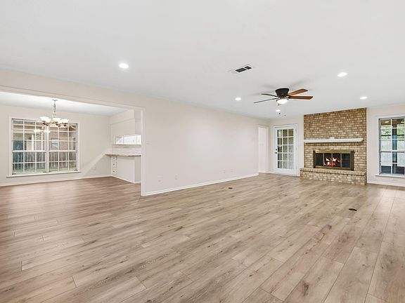4th image of 8022 Bayside Blvd