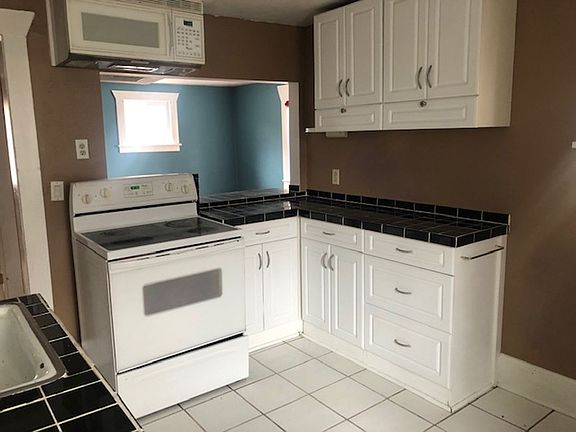 4th image of 627 W Alice Ave