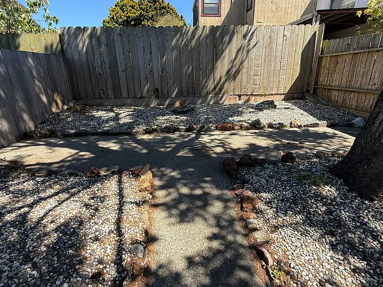 875 Huron Ave — Photo 28