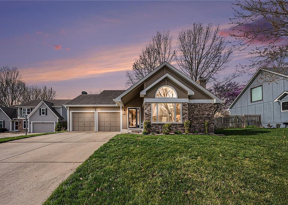 951 Ellis St, Liberty, MO 64068 | Zillow