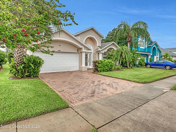 2nd image of 800 Sunset Lakes Dr