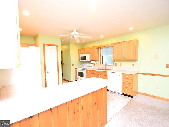 3rd image of 27 Lady Slipper Ln