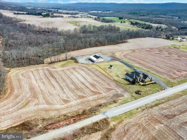 11 Pheasant Hill Dr, Halifax, PA 17032