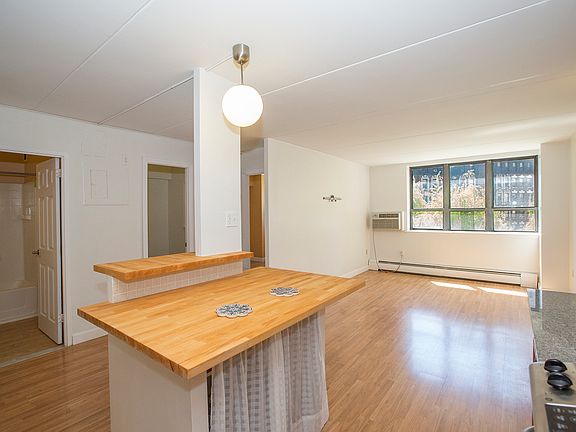 4th image of 300 W 110th St APT 3K