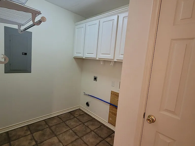 640 Canada St — Photo 22