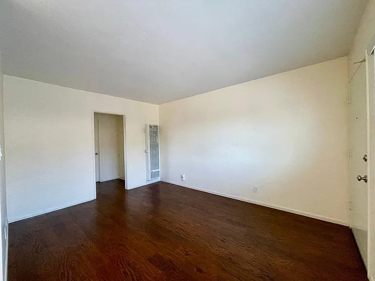 728 S Magnolia Ave S — Photo 3