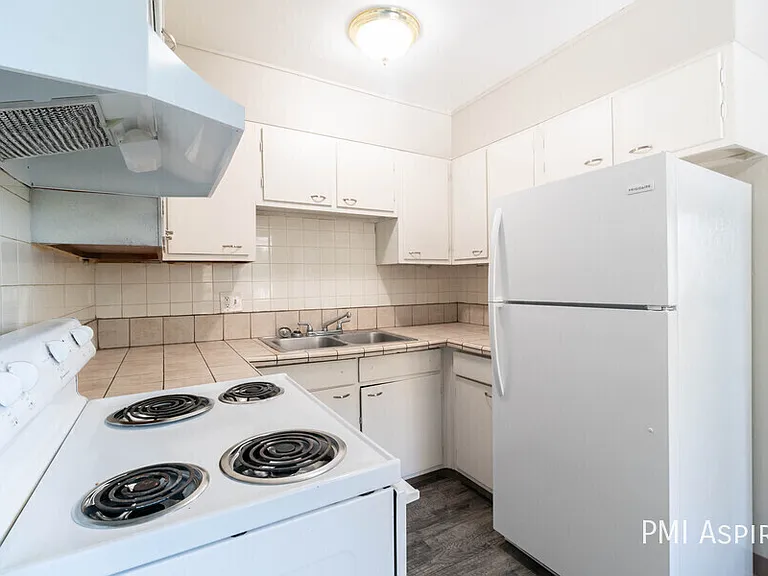 1351 Xenia St #2C — Photo 15