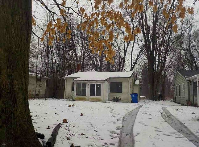 1st image of 985 Bryce Ave