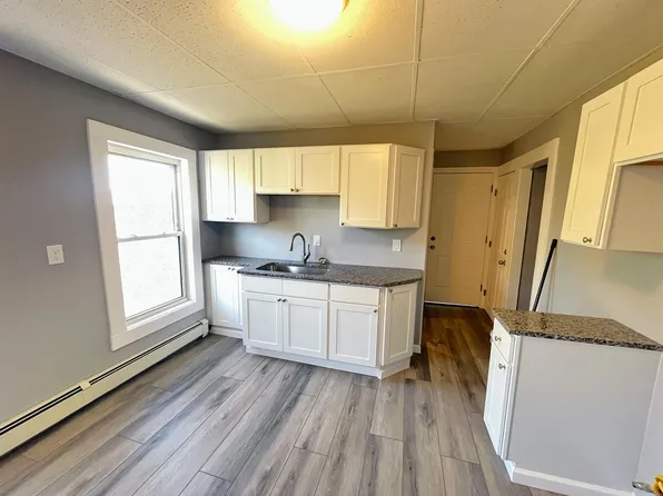 30 Loring St, Springfield, MA 01105