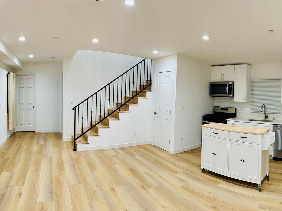 1st image of 18654 1/2 Runnymede St