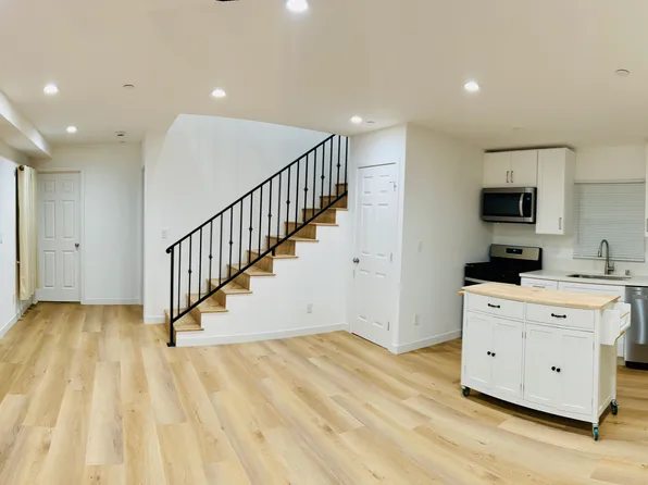 18654 1/2 Runnymede St, Reseda, CA 91335