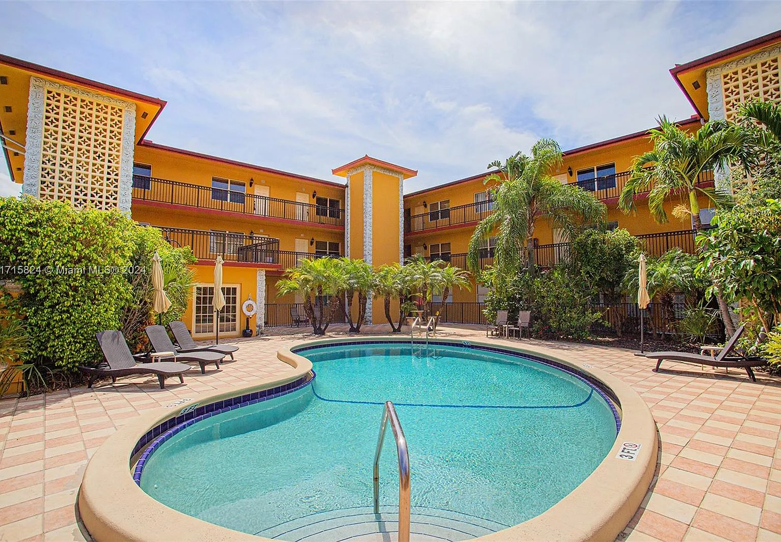 2 bed, 925 sqft, $2,225 — Photo 1