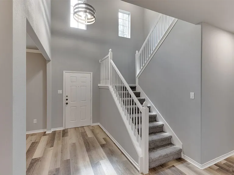 1629 Warm Springs Dr — Photo 3