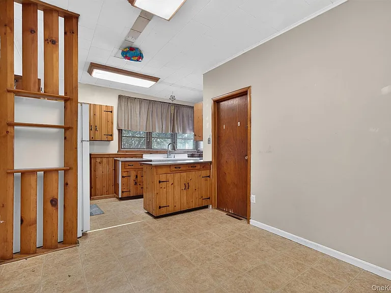 4 Montgomery Rd #1 — Photo 6
