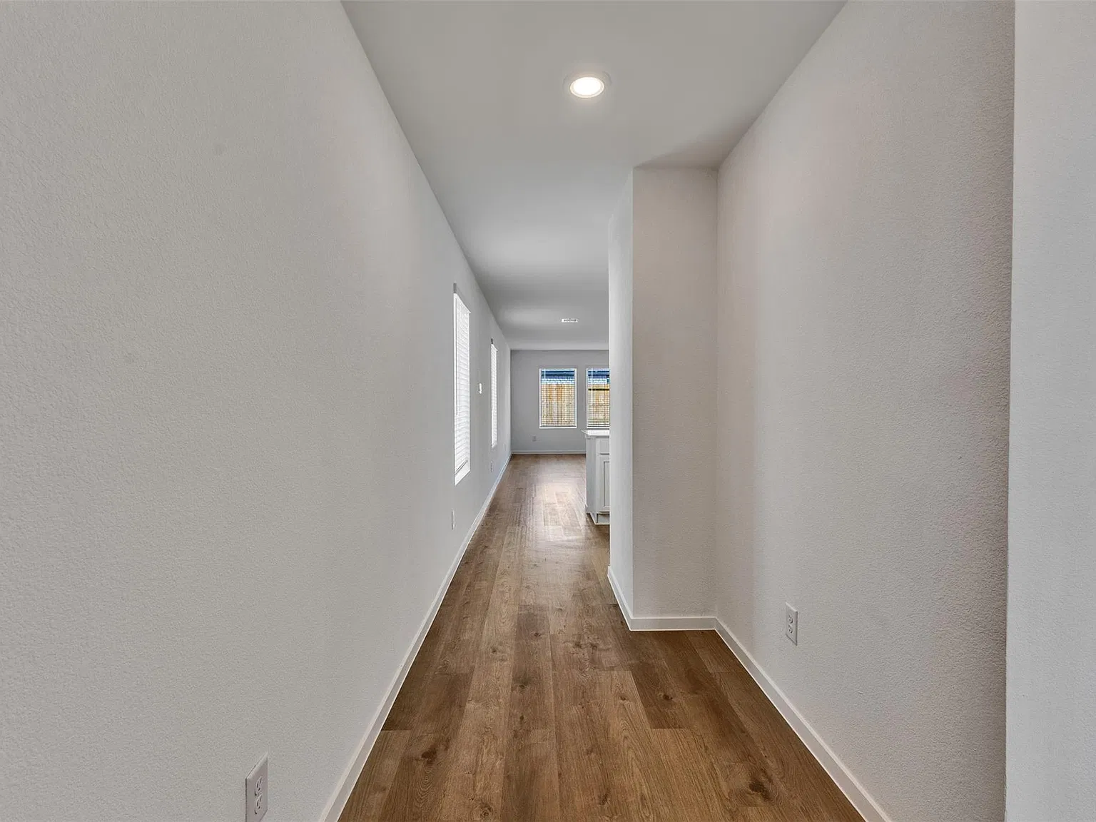 3 bed, $2,000 — Photo 4