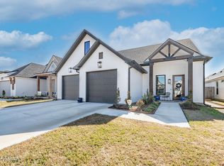 106 Lakes Edge Dr, Broussard, LA 70518
