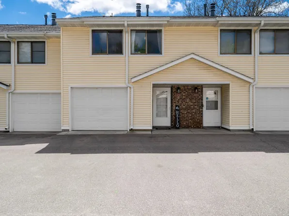 3235 Hill Ridge Dr, Eagan, MN 55121