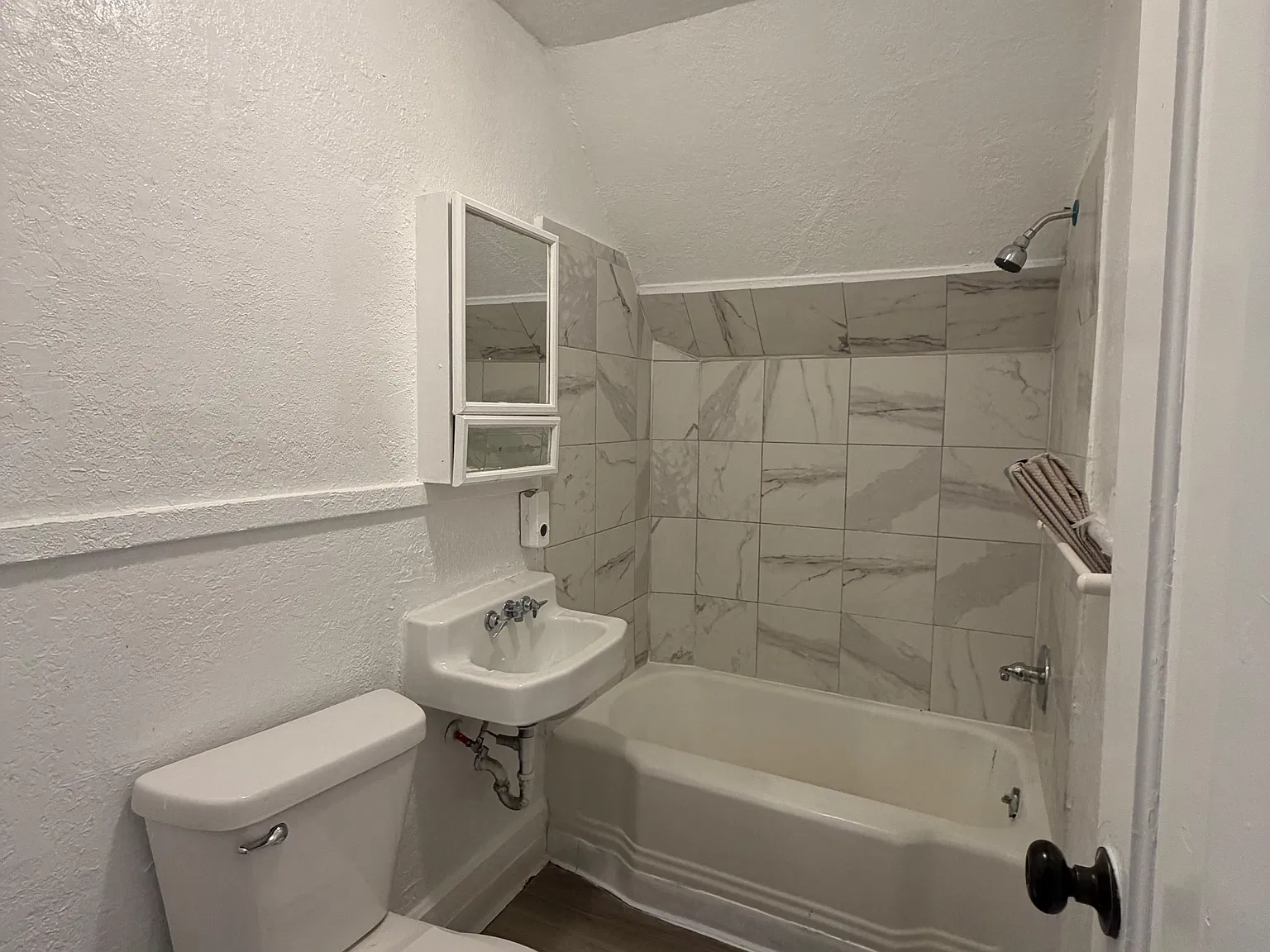 4 bed, $1,800 — Photo 4