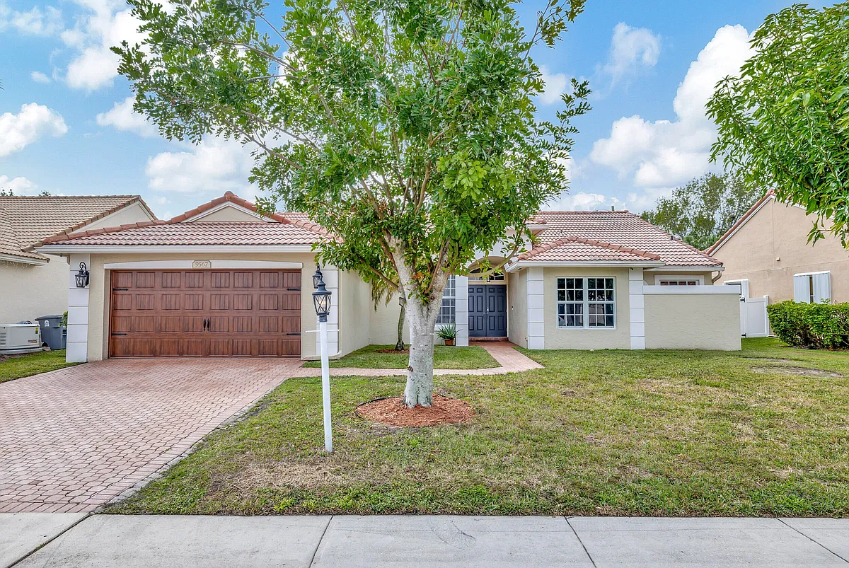 Building Photo - 9567 Lake Serena Dr