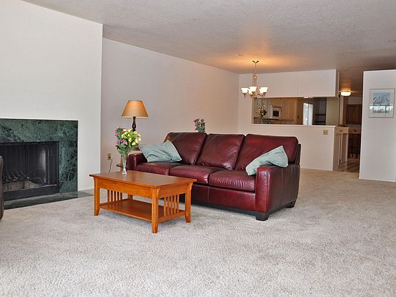 4th image of 428 Harborview Dr SE Unit 136