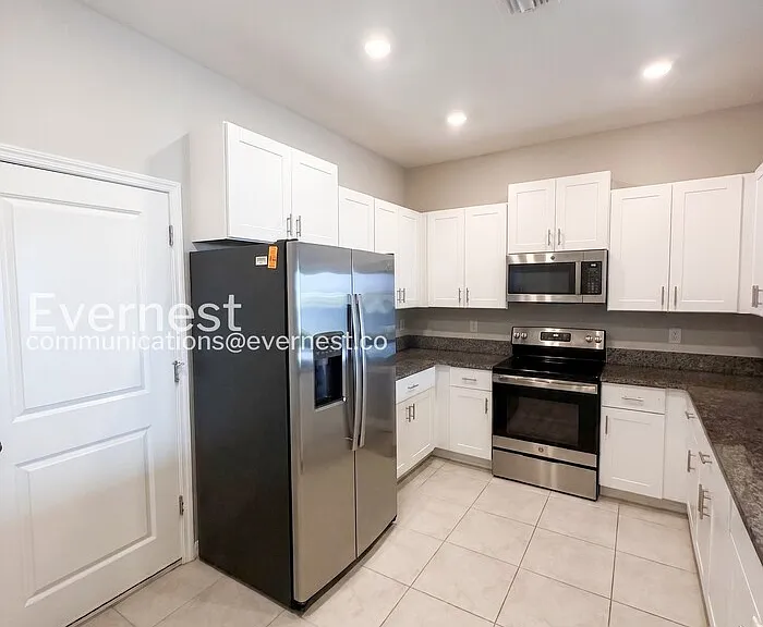 946 Royal Empress Dr — Photo 6
